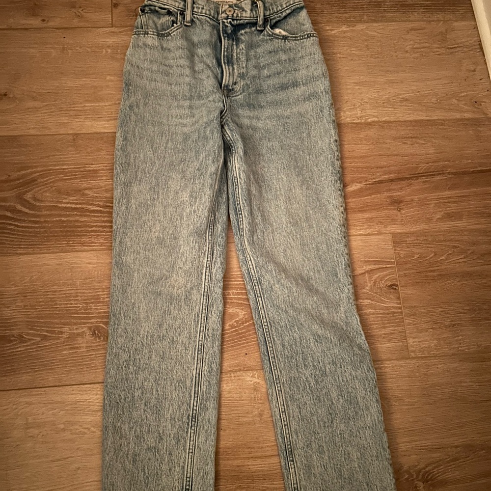 The 90’s straight leg ultra high rise Abercrombie Jeans